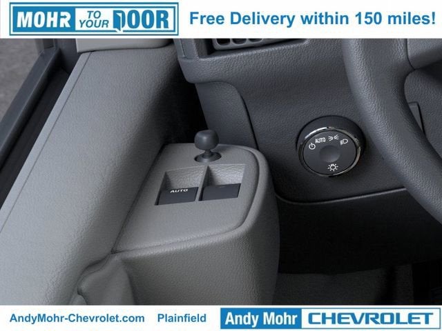 2025 Chevrolet Express Passenger 1LT