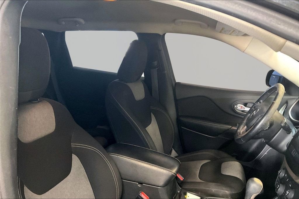 2016 Jeep Cherokee Sport