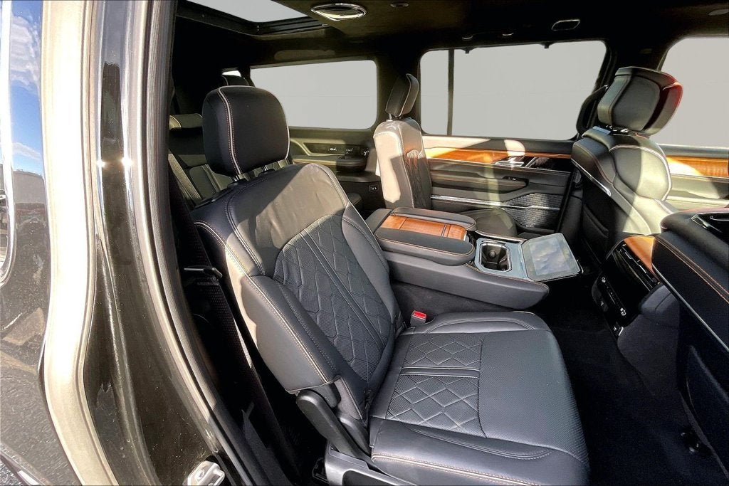 2023 Jeep Grand Wagoneer L Series III