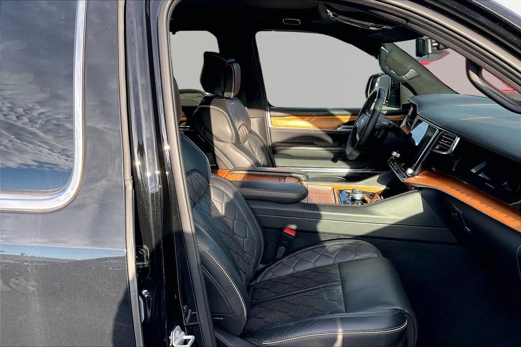 2023 Jeep Grand Wagoneer L Series III