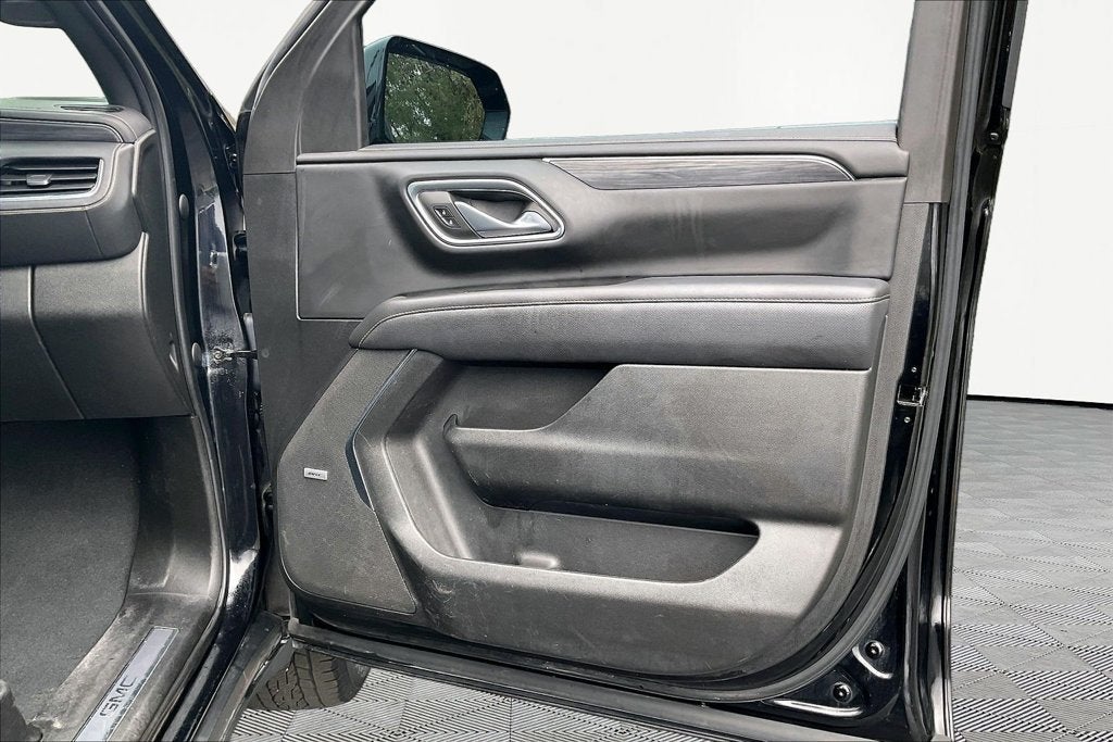 2023 GMC Yukon SLT