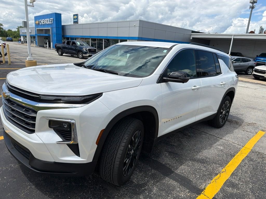 2024 Chevrolet Traverse LT