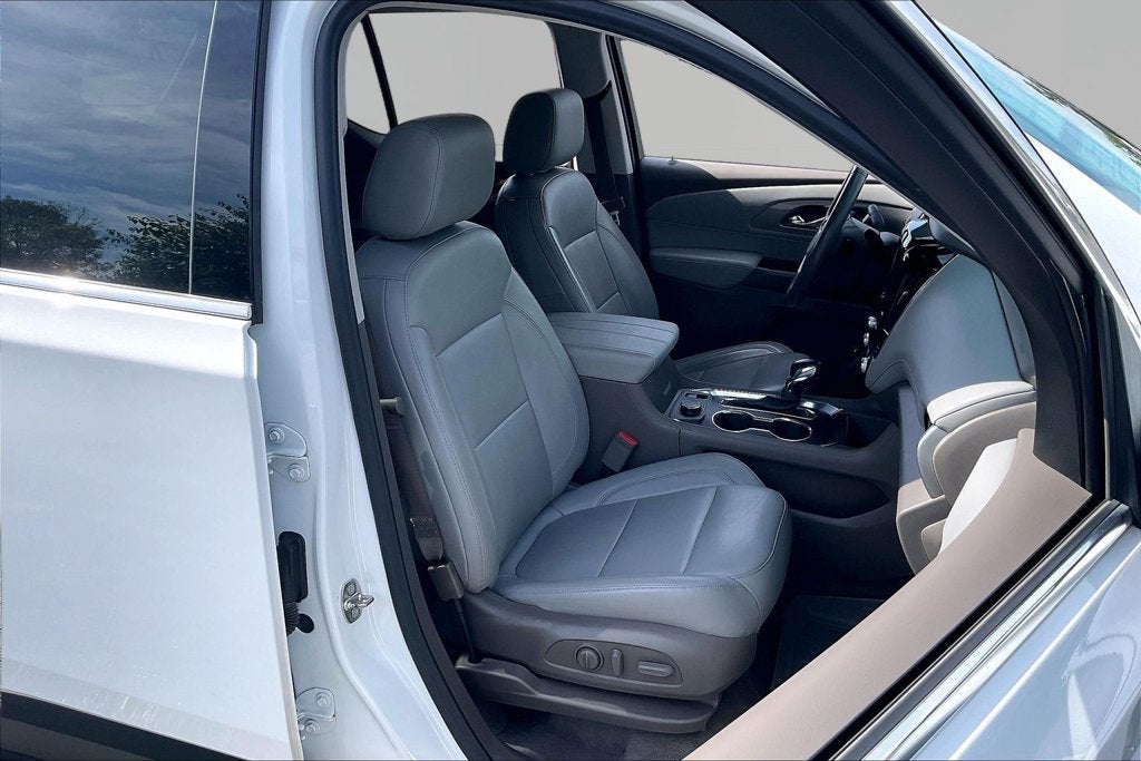 2021 Chevrolet Traverse LT Leather