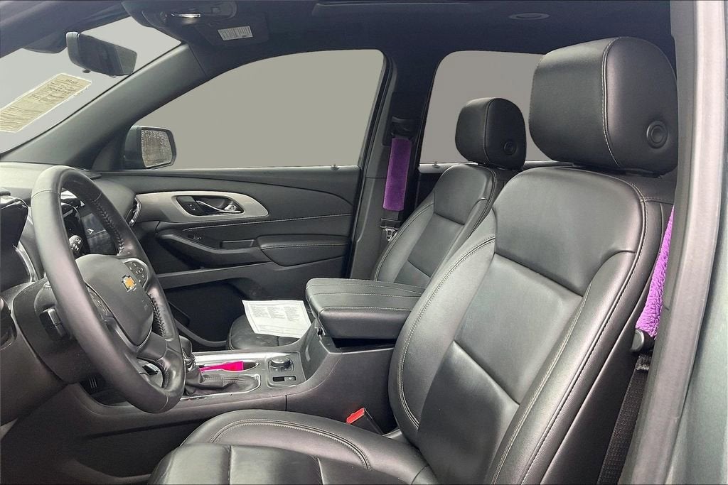 2022 Chevrolet Traverse LT Leather