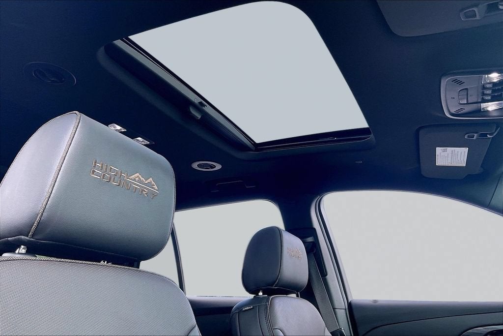 2023 Chevrolet Traverse High Country
