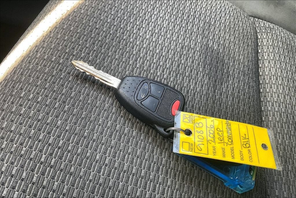 2006 Jeep Commander 4WD SPORT