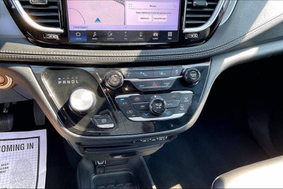 2024 Chrysler Pacifica Hybrid S Appearance Pkg