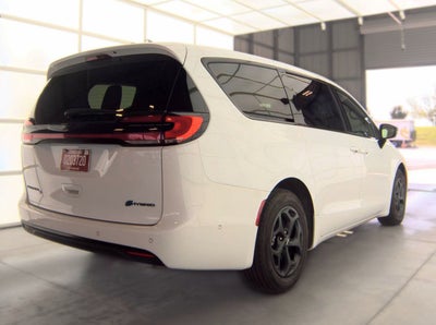 2024 Chrysler Pacifica Hybrid S Appearance Pkg