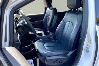 2024 Chrysler Pacifica Hybrid S Appearance Pkg