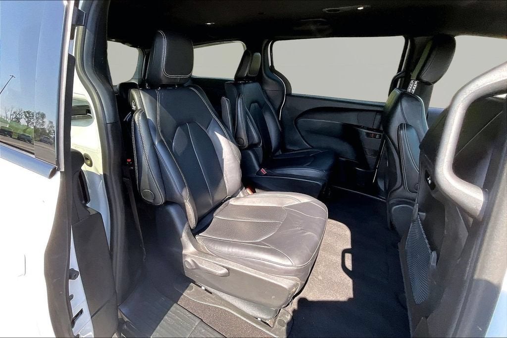 2024 Chrysler Pacifica Hybrid S Appearance Pkg