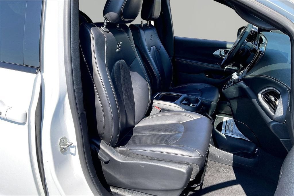 2024 Chrysler Pacifica Hybrid S Appearance Pkg