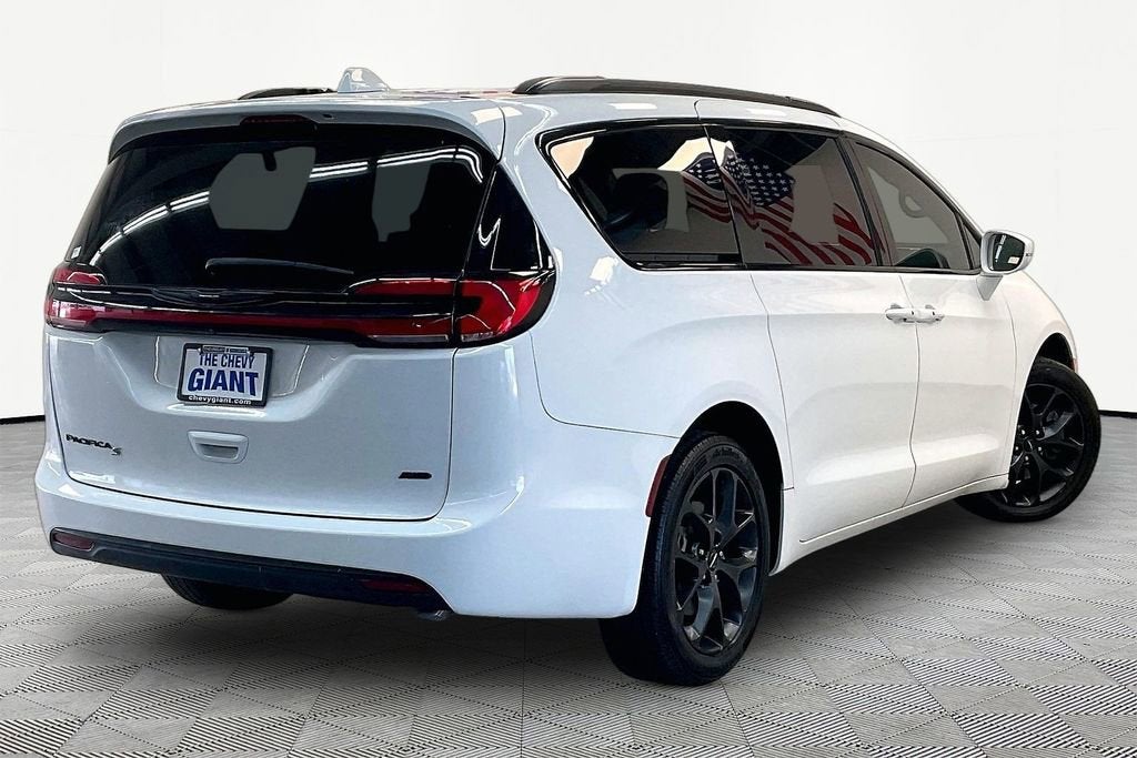 2022 Chrysler Pacifica Touring L