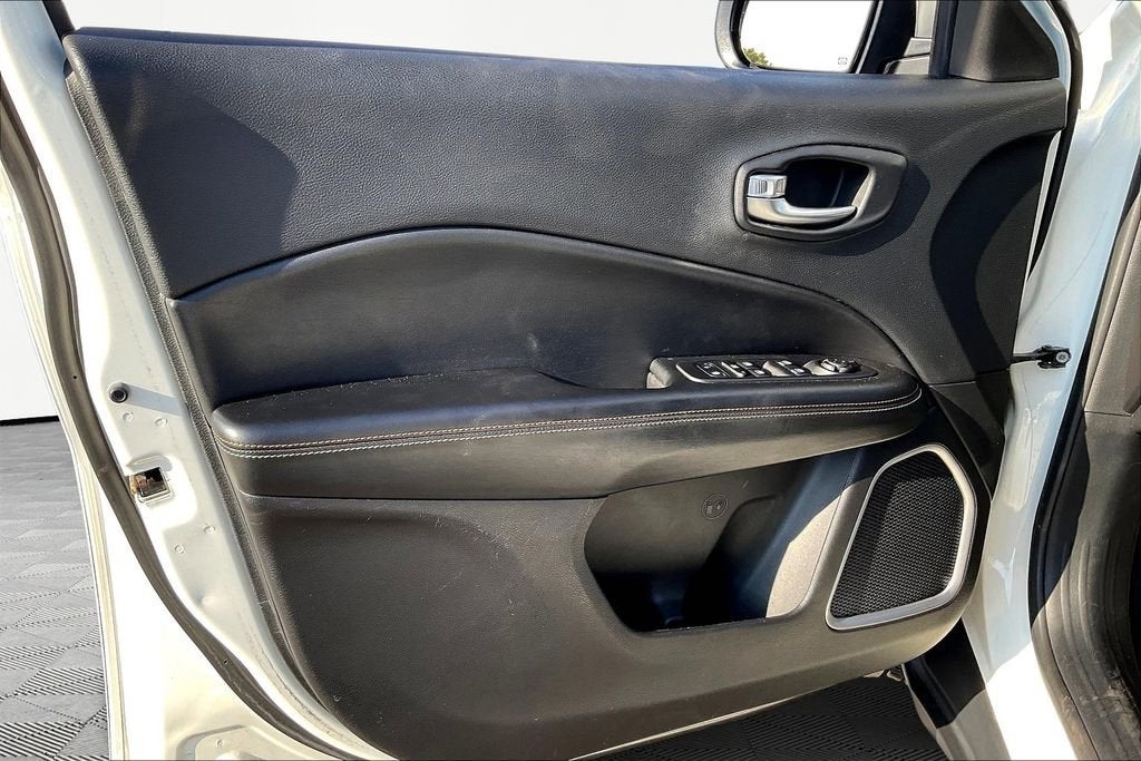 2020 Jeep Compass Latitude w/Sun/Safety Pkg