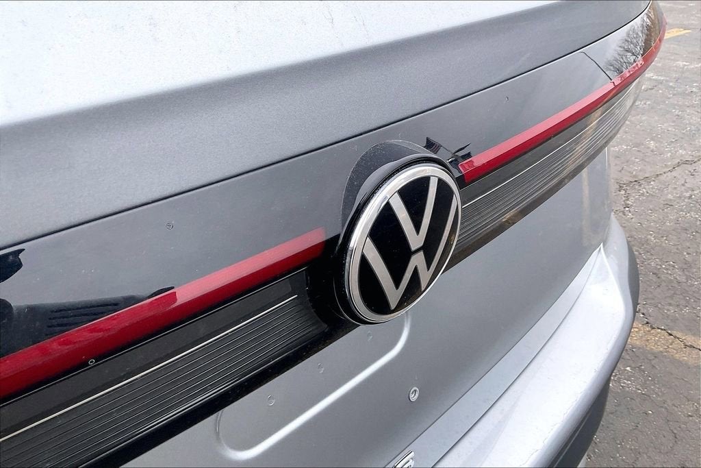 2025 Volkswagen Taos SE