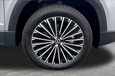 2025 Volkswagen Taos SE