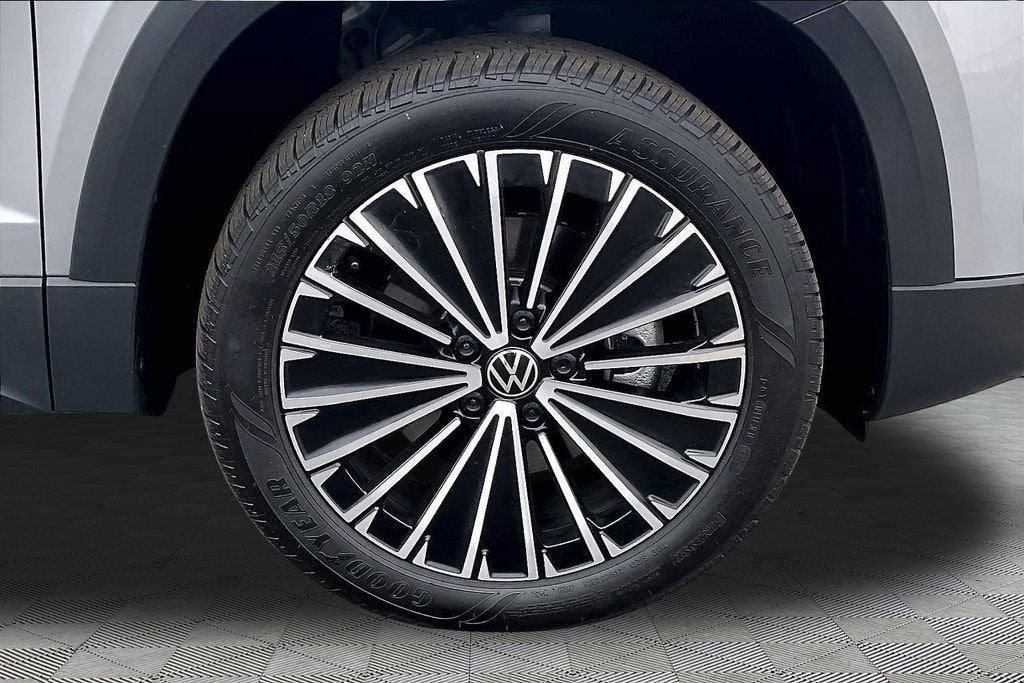 2025 Volkswagen Taos SE