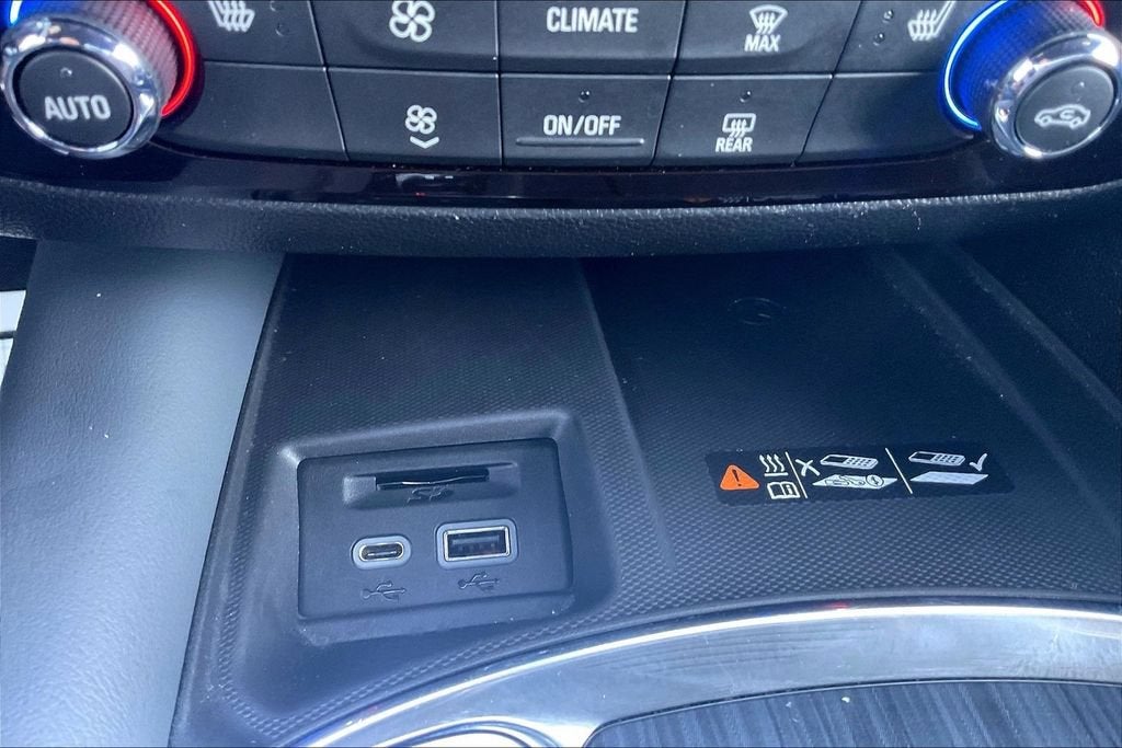 2023 Buick Enclave Essence