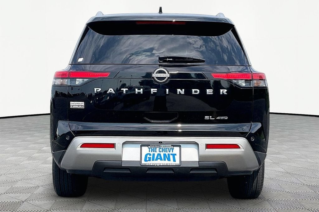 2023 Nissan Pathfinder SL