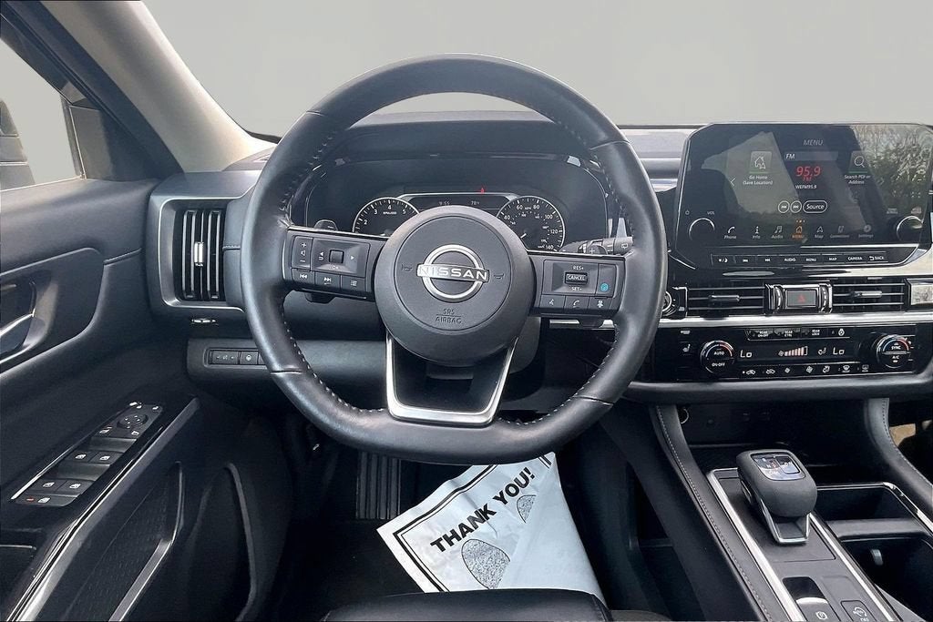 2023 Nissan Pathfinder SL