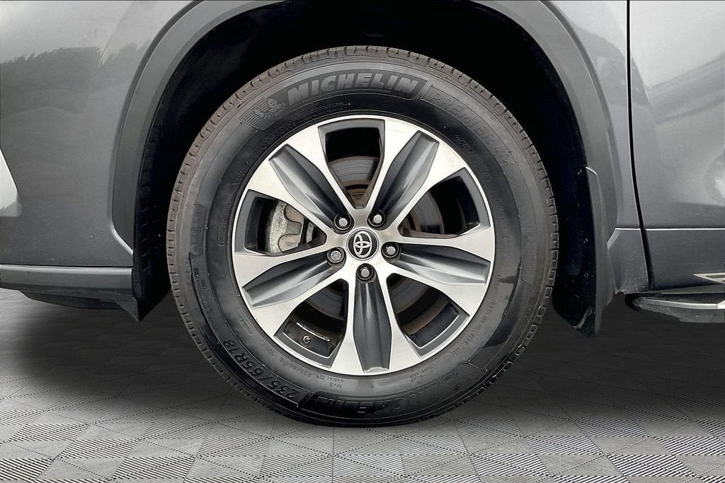 2024 Toyota Highlander LE