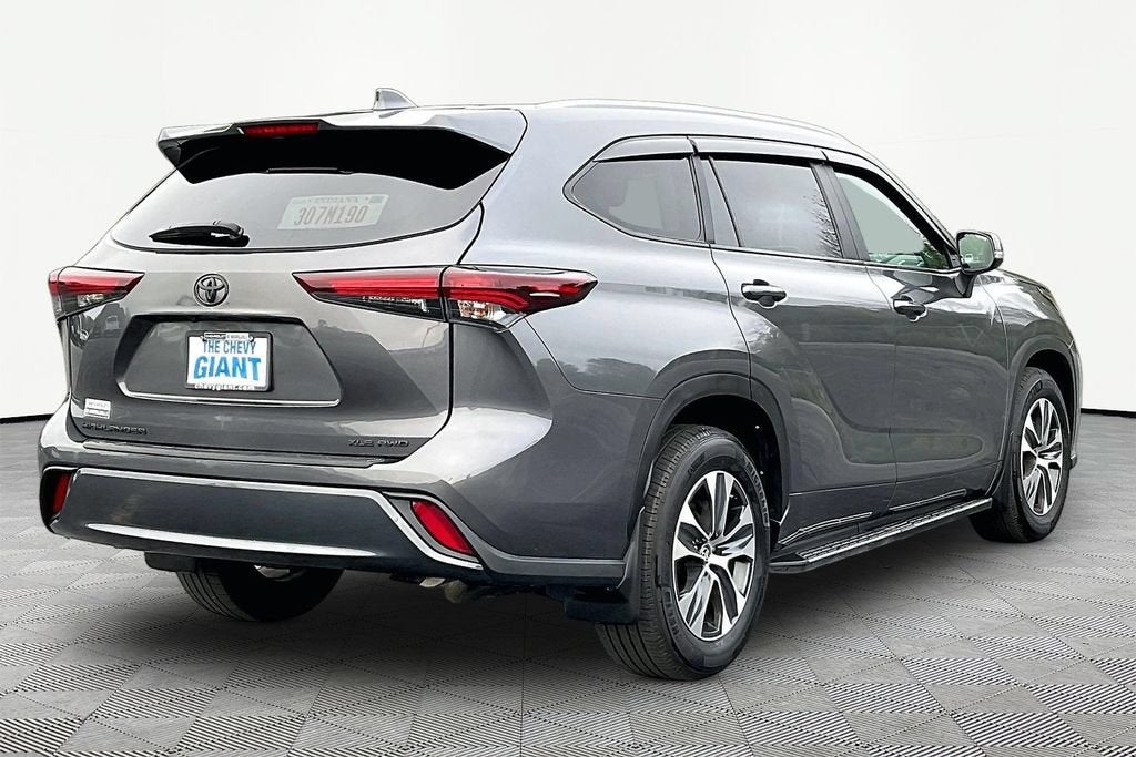 2024 Toyota Highlander LE