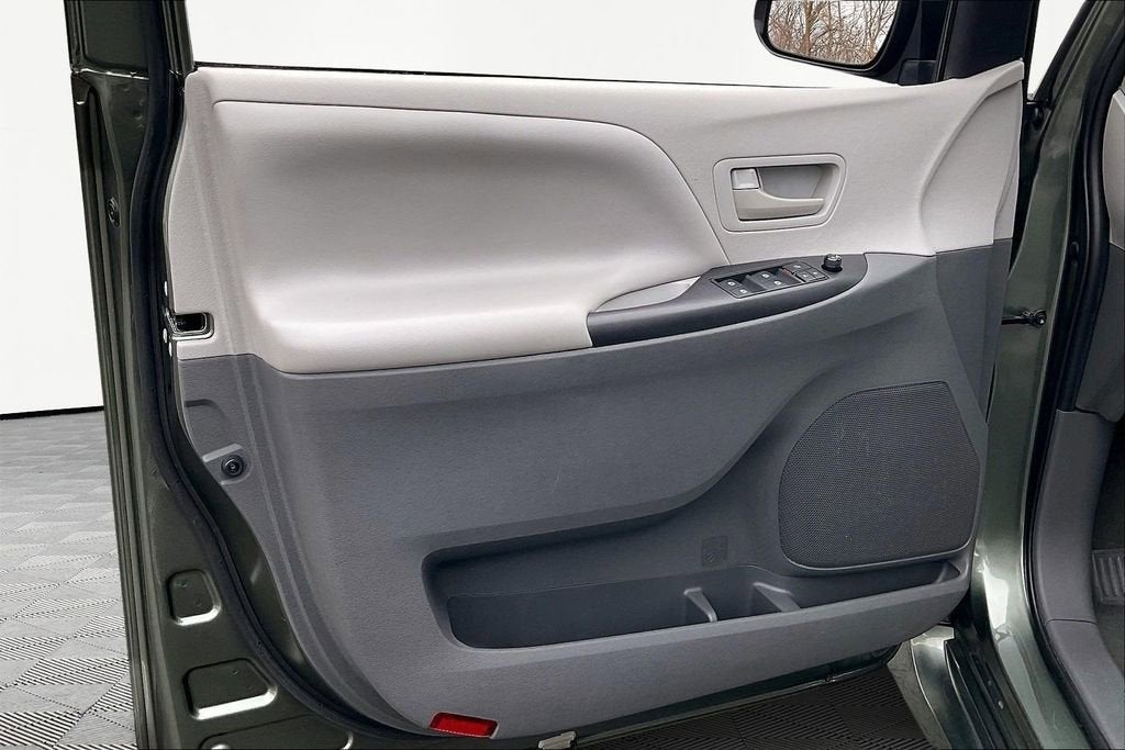 2020 Toyota Sienna L