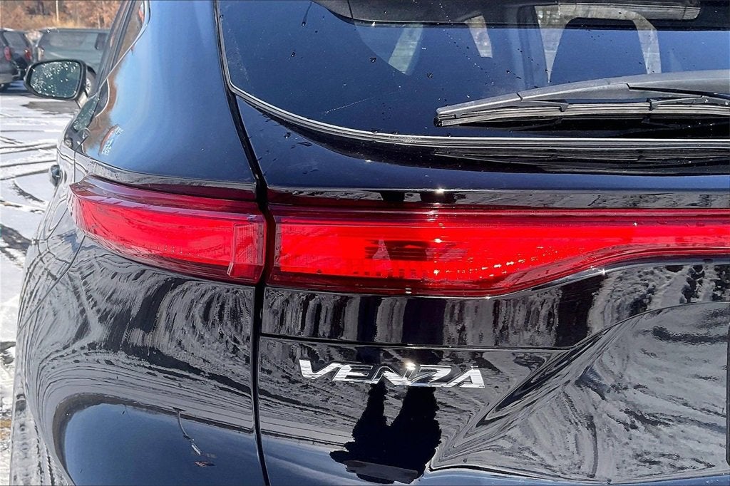 2022 Toyota Venza LE