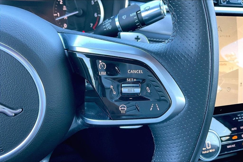 2022 Jaguar XF R-Dynamic SE