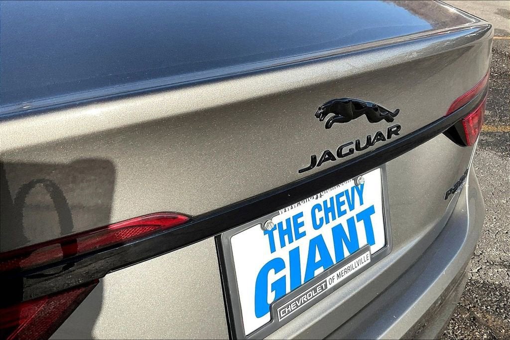 2022 Jaguar XF R-Dynamic SE