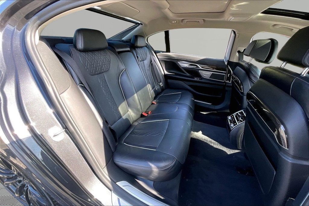 2022 BMW 7 Series 740i xDrive