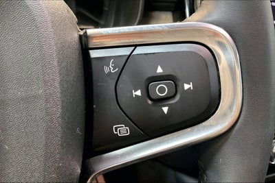 2024 Volvo XC40 Ultimate Dark Theme