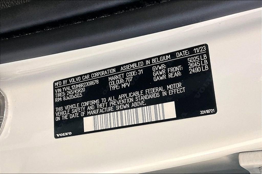 2024 Volvo XC40 Ultimate Dark Theme