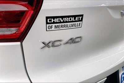 2024 Volvo XC40 Ultimate Dark Theme