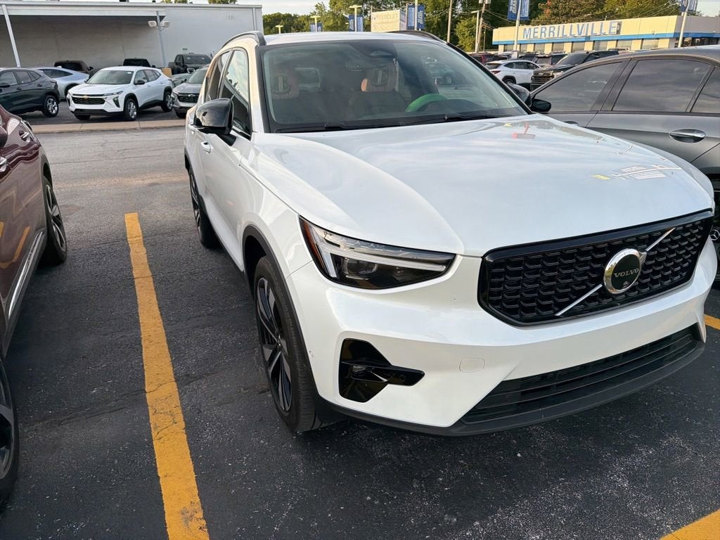 2024 Volvo XC40 Ultimate Dark Theme