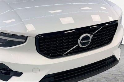 2024 Volvo XC40 Ultimate Dark Theme